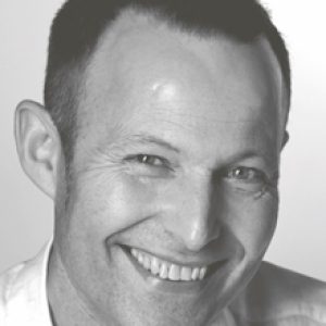 Peter Harvey, designer du canapé Mon Coeur et du fauteuil Nautile