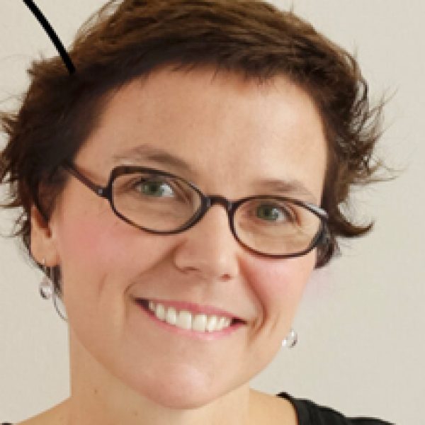 Constance Guisset, designer et scénographe parisienne, auteure des assises modulaires Waves pour LaCividina