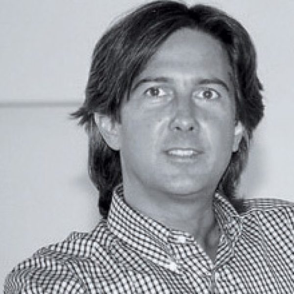 Le designer italien Pinuccio Borgonovo auteur des systemes muraux Citterio