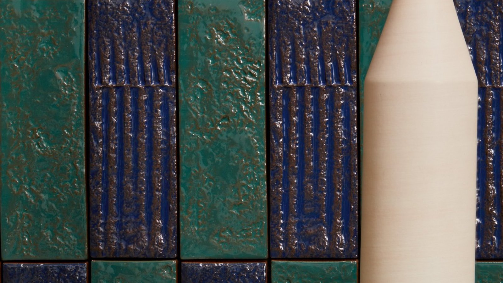 Mur de briques émaillées Chamotte de Mutina aux couleurs brillantes
