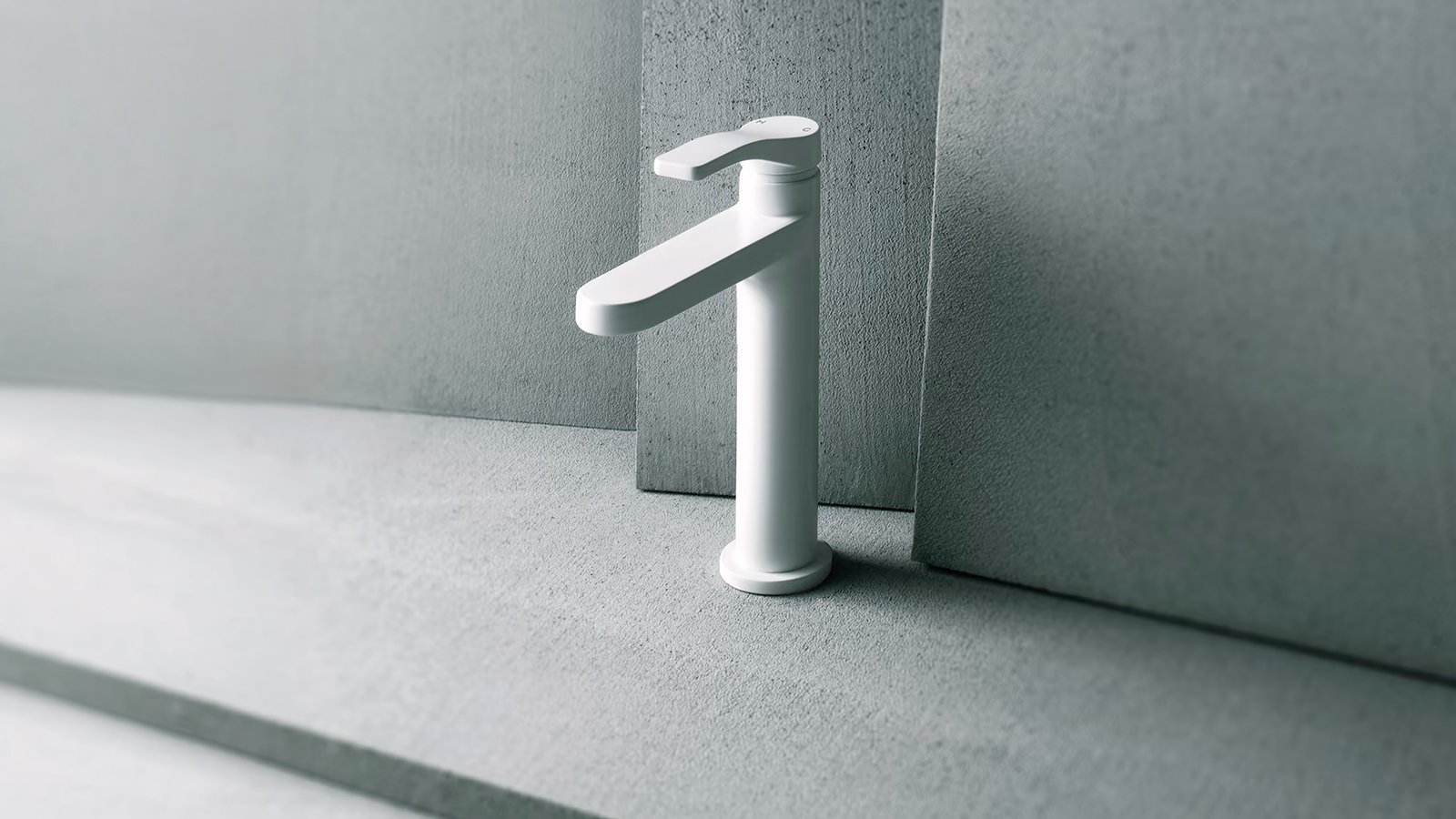 Mitigeur de lavabo AL/23 de Fantini en chrome devant une dalle de béton gris