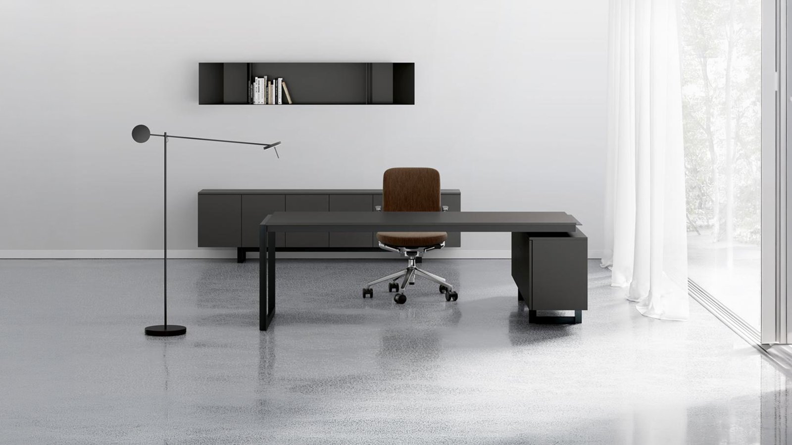 Bureau moderne Ellan d'Archiutti avec plateau chêne clair et piètement en fer blanc