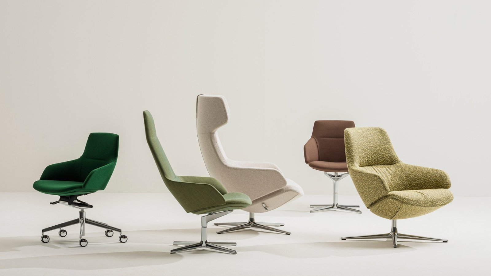 Fauteuil lounge Aston Club d'Arper dans un bureau