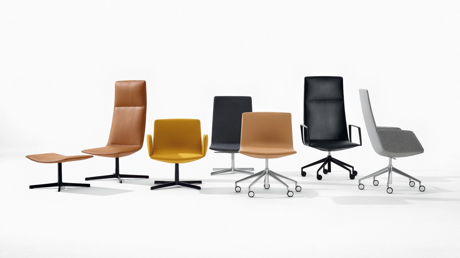 Chaises de conférence Catifa Sensit d'Arper autour de la table de réunion