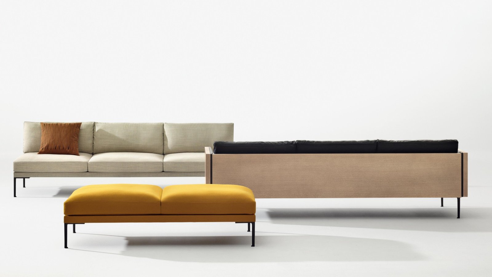 Canapé modulaire Steeve d'Arper dans un espace lounge