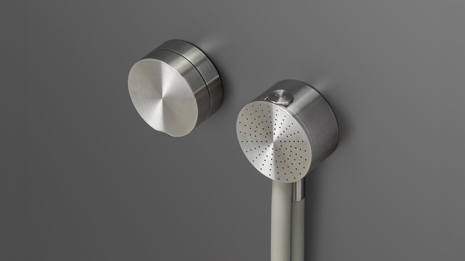 Accessoires Giotto de Cea Design répétant la ligne du cercle