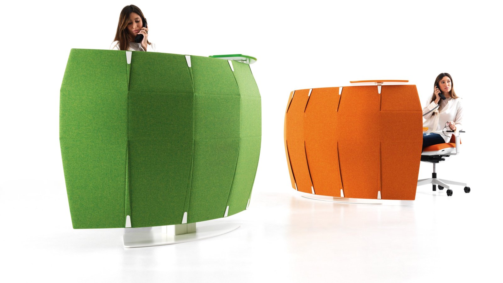 Banque d'accueil Funny Sat d'IVM avec panneau acoustique orange