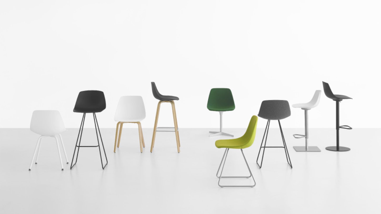Tabouret de bar design Miunn de Lapalma à coque bois cintré