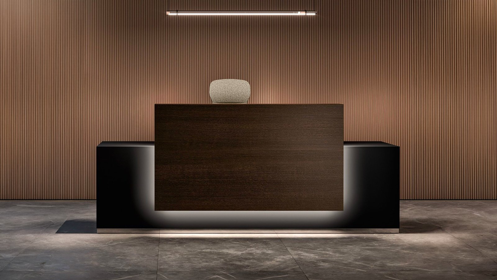 Banque d'accueil Lux de Bralco avec lumière LED périmétrique