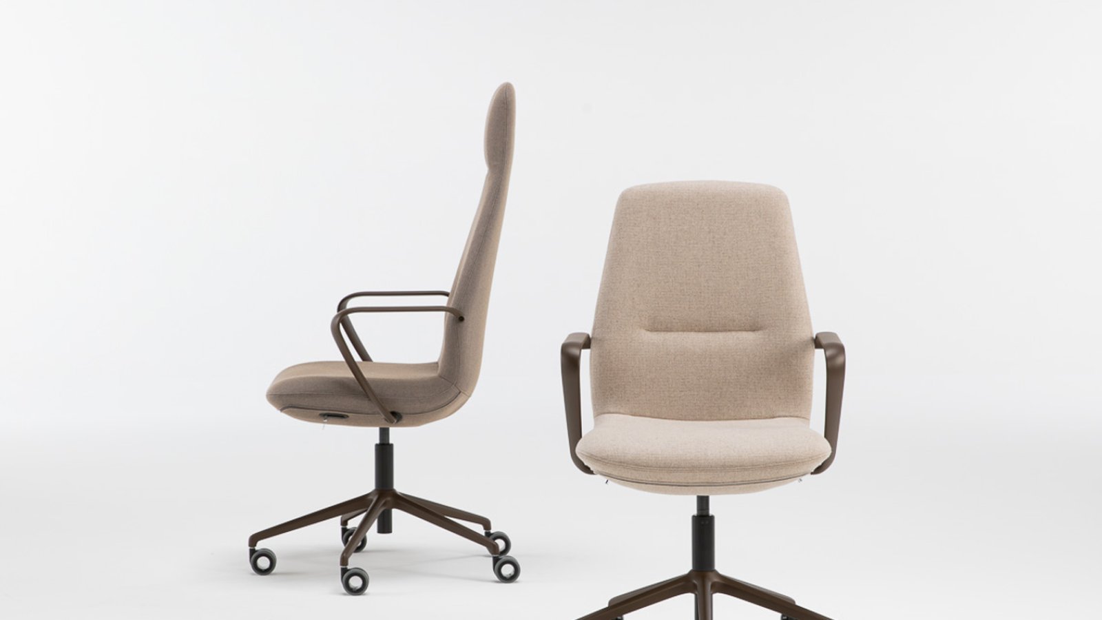 Fauteuil de direction Synua de Milani vu de trois quarts dans un bureau