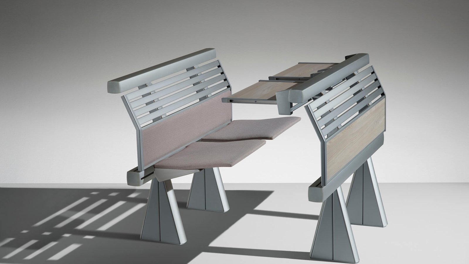 Mobilier universitaire Runner de Lamm dans un amphithéâtre à gradins