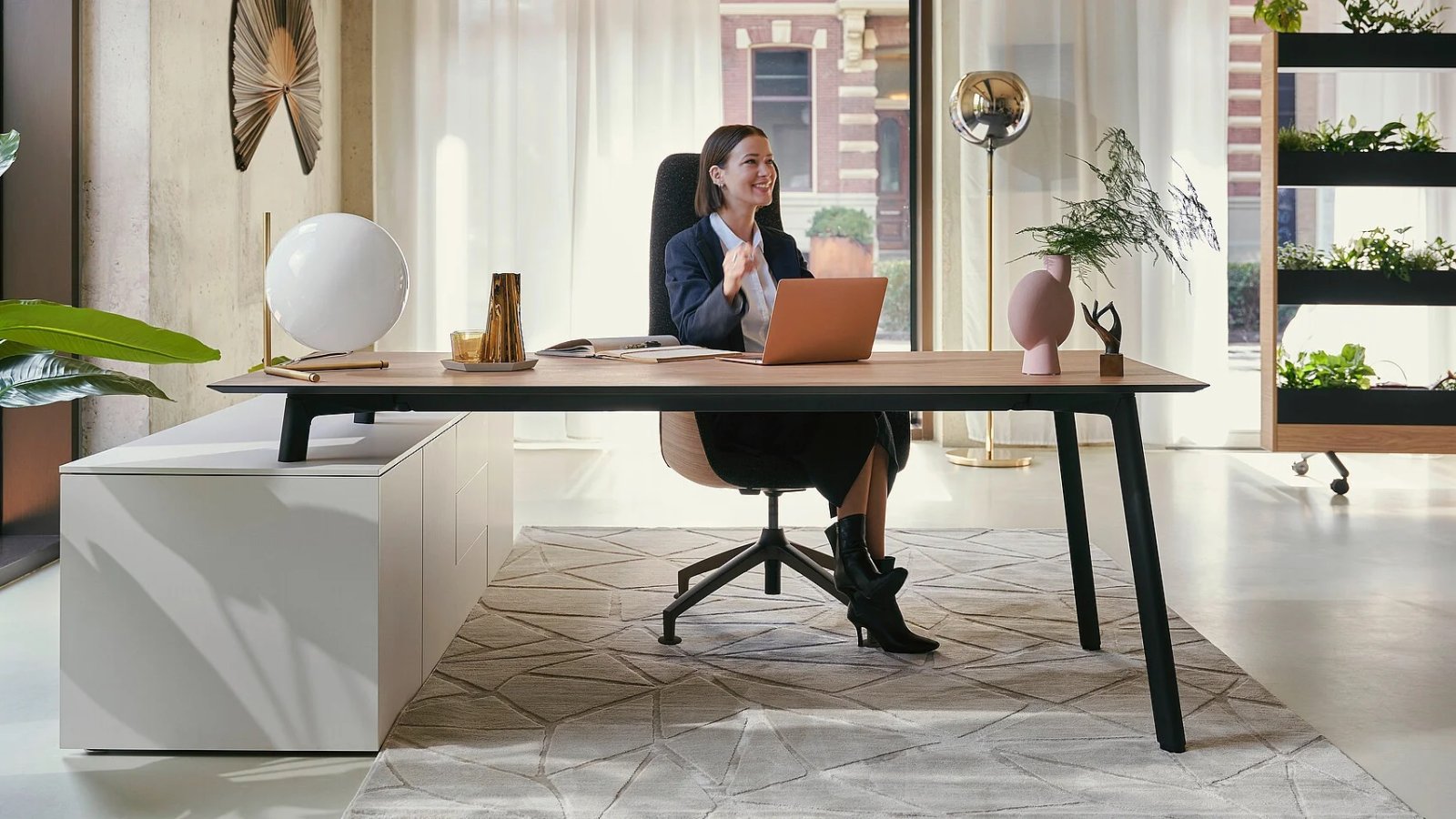 Bureau de direction moderne se:vision de Sedus dans un bureau de dirigeant