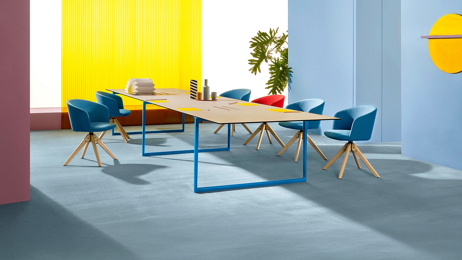 Table de réunion Toa de Pedrali sur pieds-pont en aluminium moulé