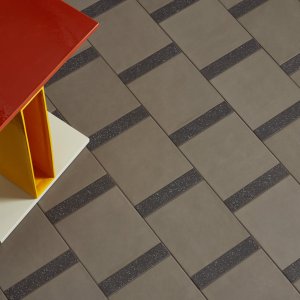 Carreau Time Virginia Blue Rough de Mutina, grès cérame non émaillé