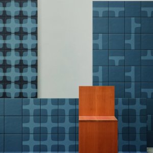 Mur en grès Betty de Mutina à grille graphique Night Blue