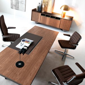 Bureau Lloyd en placage eucalyptus avec caisson suspendu intégré