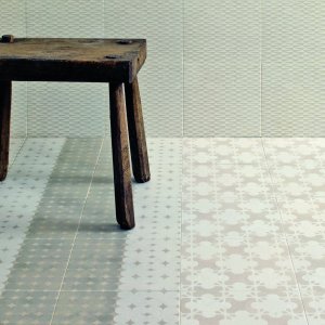 Mur de tisanerie en motifs Azulej Bianco