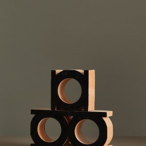Claustra Jali de Mutina dans un intérieur avec fauteuil