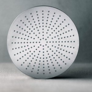 Près d’une vasque autoportante, le mitigeur de lavabo sur pied AL/23