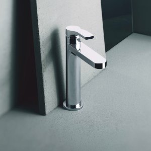 Bec plat et levier plat du mitigeur AL/23 vus de profil