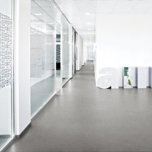 Étagères en porte-à-faux intégrées à la cloison www.60