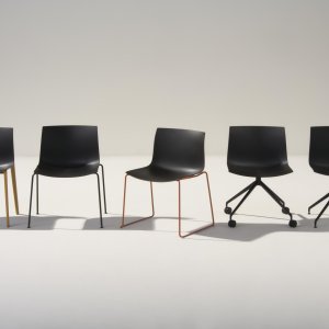 Chaise design Catifa Carta d'Arper avec coque PaperShell en papier et résine naturelle