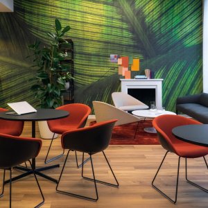 Profil sculptural du fauteuil Colina