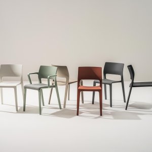 Chaise Juno 02 d'Arper en polypropylène vert sauge