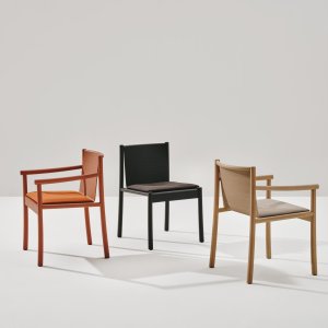 Kata Chair avec accoudoirs dans la salle d'attente
