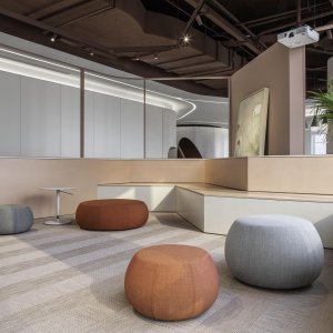 Assises Pix par Arper vues de trois quarts
