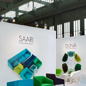 Espace lounge complet avec la collection Saari d'Arper