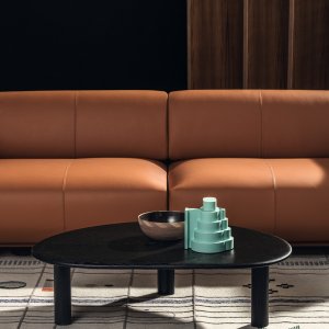 Association tissu et cuir sur une composition Shaal