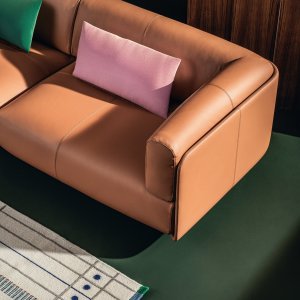 Revêtement cuir sur la coque extérieure du canapé Shaal