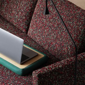 Coussins d'appoint en deux formats sur le canapé Steeve
