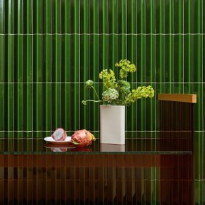 Mur en céramique Rombini de Mutina dans un bureau de direction
