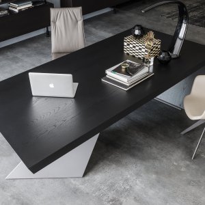 Bureau Nasdaq vu de dessus avec le pad en cuir