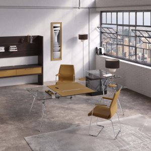 Pied en fonte d'aluminium poli du bureau Genesis vu de près
