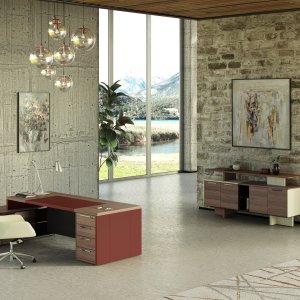 Bureau classique One de Codutti en noyer avec plateau en verre extra-clair et côtés en cuir