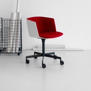 Fauteuil Cut de Lapalma sur base pivotante en bois