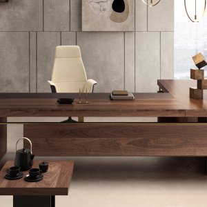 Pied courbe en demi-cercle du bureau Narciso, collection I Rovereschi