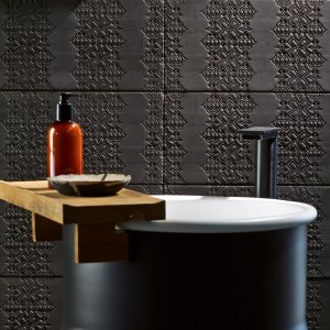Pose de Bas-Relief avec joint de 2 mm et cales