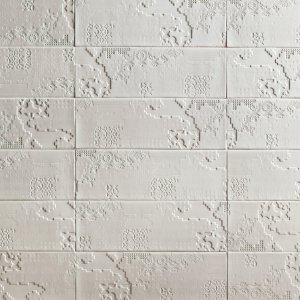 Détail de la texture Bas-Relief Patchwork de Mutina