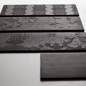 Bas-Relief Nero au clair-obscur profond
