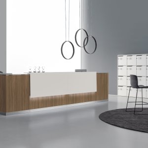 Banque d'accueil Qubo de DVO Office en chêne naturel avec top blanc