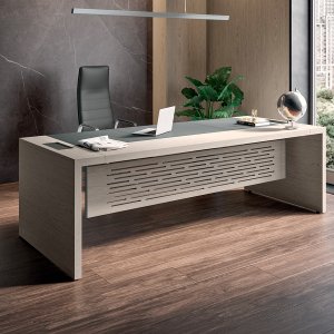 Bureau design e-10 de Quadrifoglio sous une suspension dorée