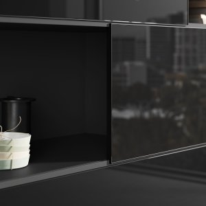 Boiserie Elite à tablettes avec bandeau LED intégré derrière le bureau