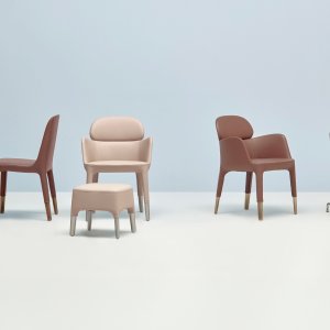 Chaise Ester 691, 48 cm de large, en salle de réunion