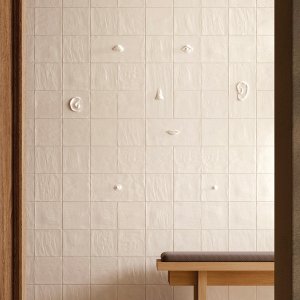 Mouths et Eyes en haut-relief Glossy sur Chalk Matt de Mutina