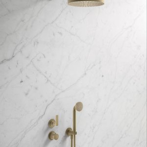 Version murale d'Icona au-dessus du lavabo