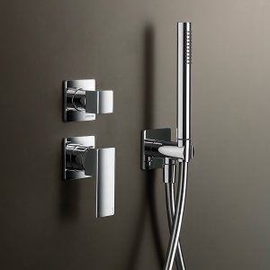 Mint mural en Matt Black : bec et commande sur rosaces au-dessus du lavabo
